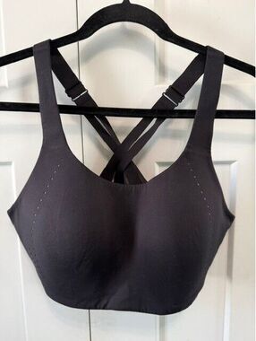 Lululemon air support black sports bra criss cross back straps wireless size 38D